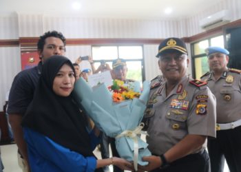 Wakapolda Aceh, Brigjen Pol, Supriyanto Tarah saat menerima kungkungan mahasiswa di Mapolda Aceh