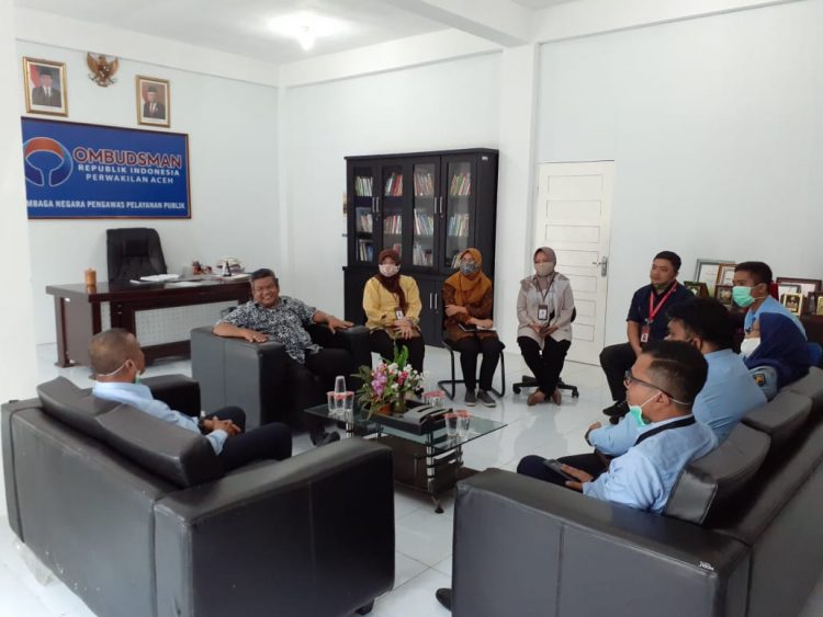 DR. Taqwaddin Ketua Ombudsman RI Aceh sedang melakukan pertemuan bersama staff di awal tahun 2021. Foto : ombudsman ri aceh