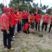 Ketua DPD PDI-P Muslahuddin Daud menanam Pohon secara simbolik yang didampingi pengurus DPD Aceh.  Foto : kontrasaceh.id