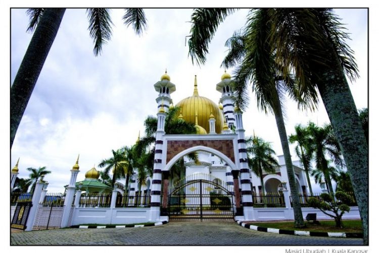 Kapasitas normal diizinkan di masjid di Perak. FOTO: Masjid Ubudiah di Bukit Chandan, Kuala Kangsar, Perak, Malaysia.Foto: Blogspot.com