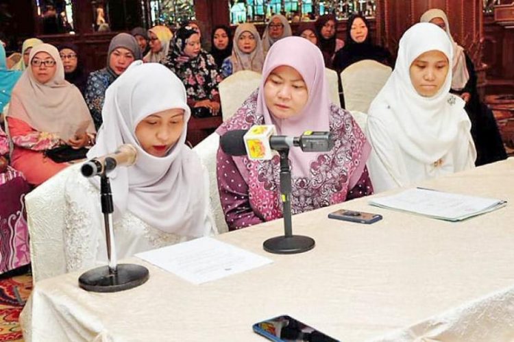 Siti Nur Mariam, Nama Baru Mary Ann Setelah Jadi Mualaf. Foto: Dua orang wanita bernama Mary Ann Loder Malcontento (31 tahun) dan Analyn Labitag Biong (29) menjadi mualaf pada akhir Maret lalu.Foto: Borneo Bulletin
