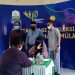 Anggota DPR ACeh Yahdi Hasan (tengah berdiri) menyaksikan wawancara calon penerima bantuan modal usaha dari Dinas Koperasi dan UKM Aceh di Takengon, Kamsi (9/09/21)