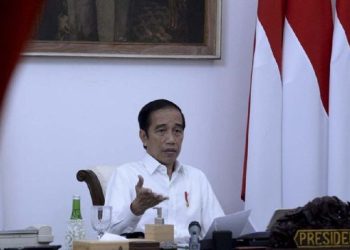 Presiden Jokowi melepas pengiriman bantuan pemerintah RI untuk korban gempa Turki dan Suriah, Selasa (21/2).(Kris - Biro Setpres)
