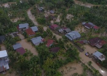 Pantauan udara kondisi banjir di Desa Parang Sikureung, Kecamatan Matangkuli, Kabupaten Aceh Utara, Sabtu (7/10/2023)(KOMPAS.TV/ZIKRI MAULANA)