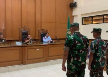 Tiga anggota TNI menjalani sidang kasus pembunuhan Imam Masykur di Pengadilan Militer II-08 Jakarta (CNN Indonesia/Yogi Anugrah)