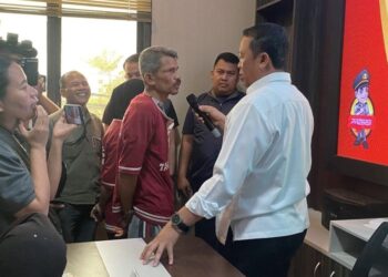 Yusuf (52)! warga Aceh yang membantu pelarian empat tahanan narkoba dari rutan Mapolda Lampung, Selasa (19/12/2023).(KOMPAS.COM/TRI PURNA JAYA)