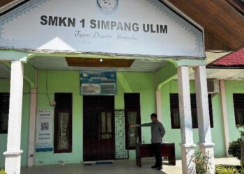 Polisi melakukan penyelidikan kasus pencurian di SMKN 1 Simpang Ulim, Kecamatan Simpang Ulim, Kabupaten Aceh Timur, Minggu (4/2/2024)(POLRES ACEH TIMUR)