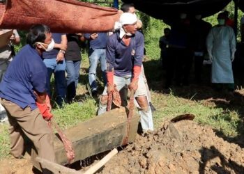 Proses ekshumasi balita diduga korban penyiksaan di Aceh Barat, Minggu (25/2/2024).(KOMPAS.COM/TEUKU UMAR)