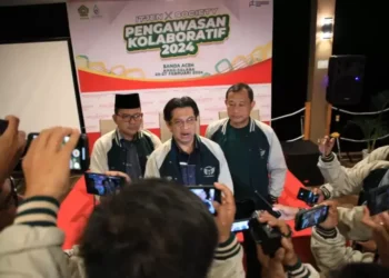 Irjen Kemenag Faisal Ali Hasyim pada FGD dengan editor media massa bertajuk Pengawasan Kolaboratif Itjen Kemenag 2024 di Banda Aceh. Foto: SINDOnews/Sunu Hastoro Fahrurozi