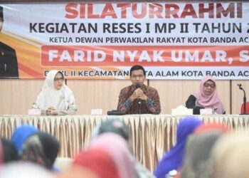 Ketua DPRK Farid Nyak Umar melaksanakan silaturrahmi dalam rangka Reses I Masa Persidangan II Tahun 2024, di Gedung Bapelkes Aceh, Jumat (08/03/2024). FOTO/ HUMAS DPRK BANDA ACEH