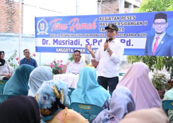 Anggota DPRK Banda Aceh Dr Musriadi SPd saat silaturahmi dan dialog pada reses I masa sidang II tahun 2024, di Gampong Ilie, Ulee Kareng, Rabu (06/03/2024). FOTO/ HUMAS DPRK BANDA ACEH