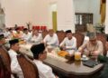 Pj. Gubernur Aceh, Bustami, SE, M.Si, bersama Pj. Ketua TP-PKK Aceh, Ny. Mellani Bustami, Pj. Sekda Aceh, Azwardi, AP, M.Si dan Pj. Bupati Aceh Besar, Muhammad Iswanto, S.STP, MM, serta sejumlah Kepala SKPA/Biro, Silaturahmi Idul Fitri 1445 H dengan Wali Nanggroe Aceh, (PYM) Teungku Malik Mahmud Al- Haythar di Meuligo Wali Nanggroe, Aceh Besar, Rabu (10/4/2024).