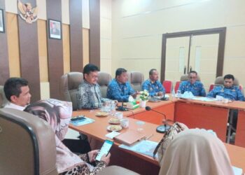Kongres Peradaban Aceh II - Penjabat Bupati Aceh Besar Muhammad Iswanto, SSTP MM yang diwakili Sekdakab Aceh Besar Drs Sulaimi MSi mengikuti rapat rencana pelaksanaan Kongres Peradaban Aceh II bersama Rektor ISBI Aceh Prof Dr Wildan MPd dan jajaran.