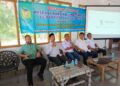Kepala DPMG Aceh Besar Carbaini SAg saat berbicara pada Rakor BUMDesMa LKD yang diikuti oleh 40 peserta se-Aceh Besar, di Gedung Wisata Tebing Bumdes Maju Jaya, Gampong Meunasah Balee, Lampuuk, Kecamatan Lhoknga, Rabu (24/4/2024).